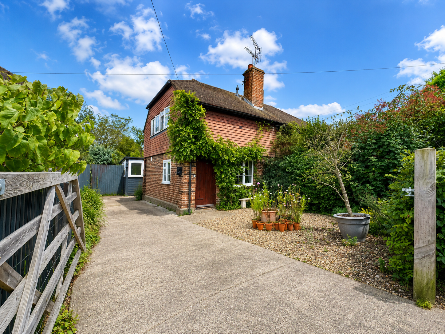 Semi Detached House in Ashford