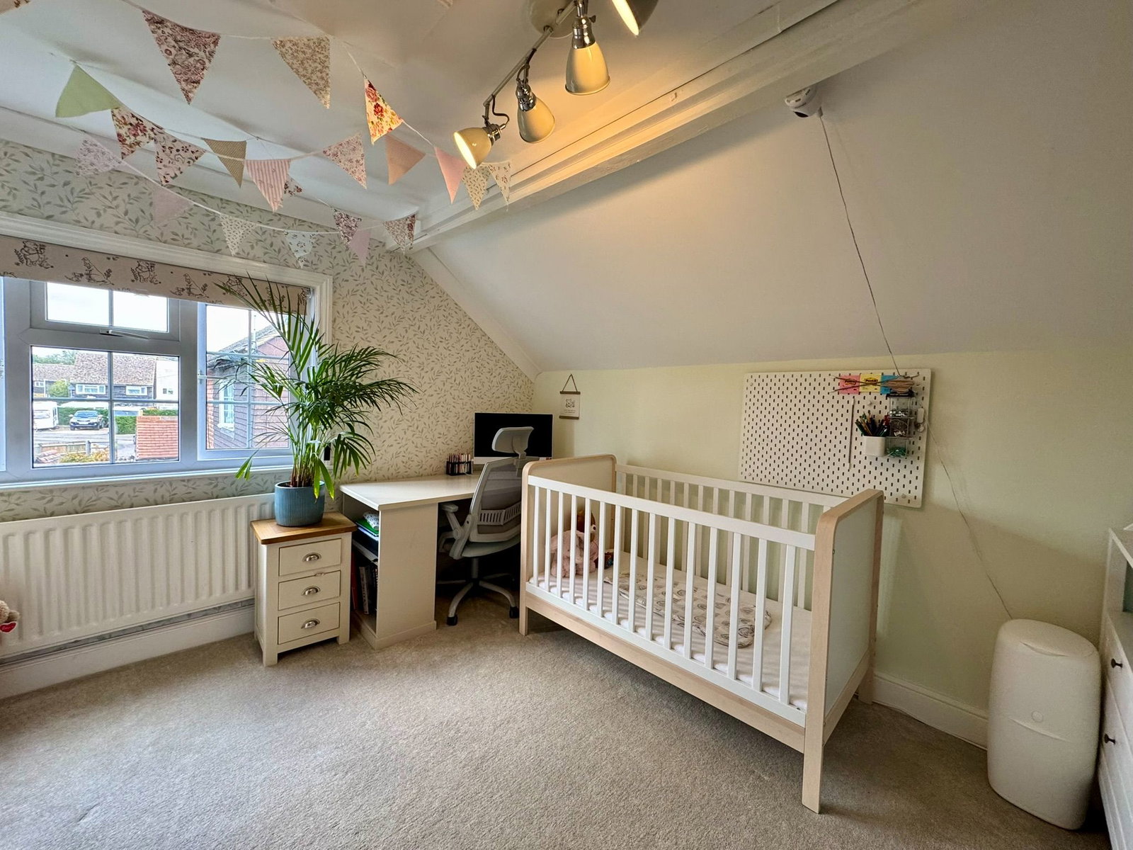 Semi Detached House in Ashford
