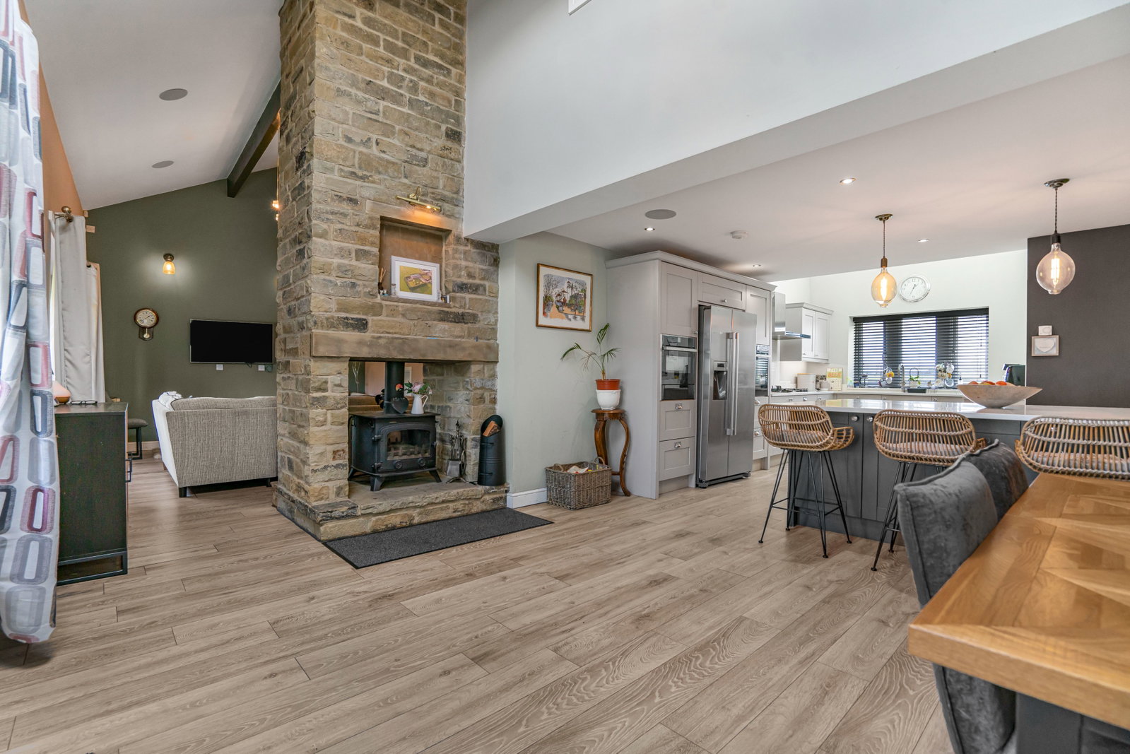 Detached House for sale in Halifax, High Lea, High Lee Lane, Scammonden Road, Barkisland HX4 0DE, 3636 m²