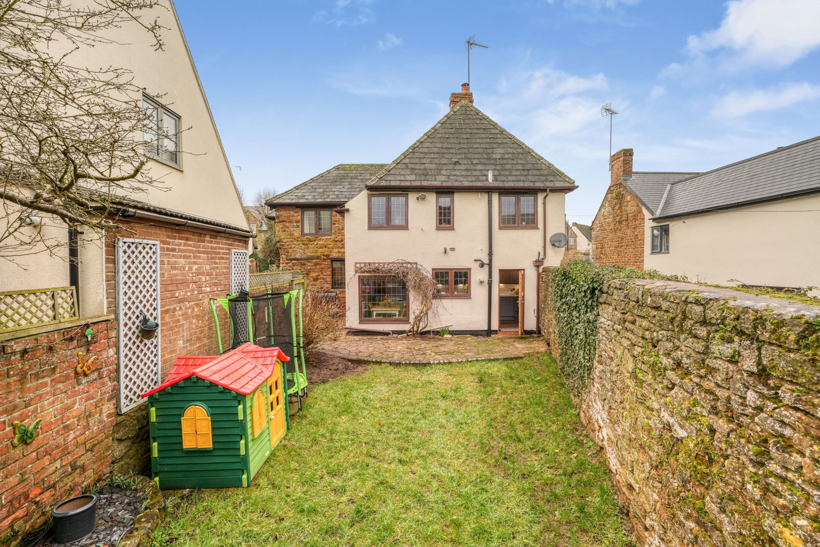 Detached House in BYFIELD