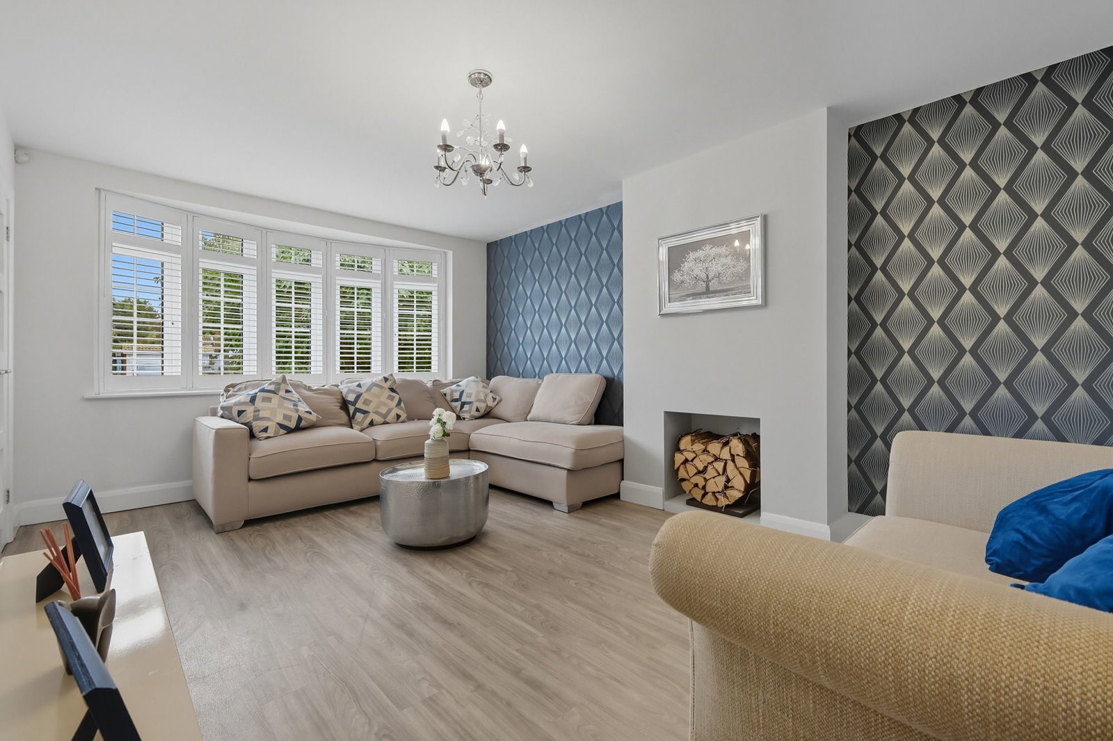 Semi Detached House for sale in Billericay, The Avenue, Billericay, CM12, 1997 m²