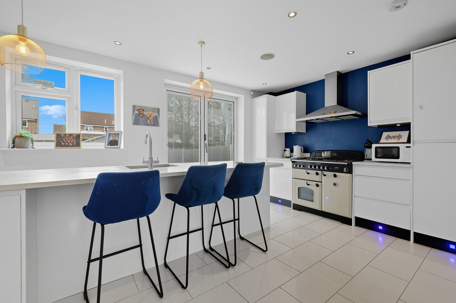 Semi Detached House for sale in Billericay, The Avenue, Billericay, CM12, 1997 m²