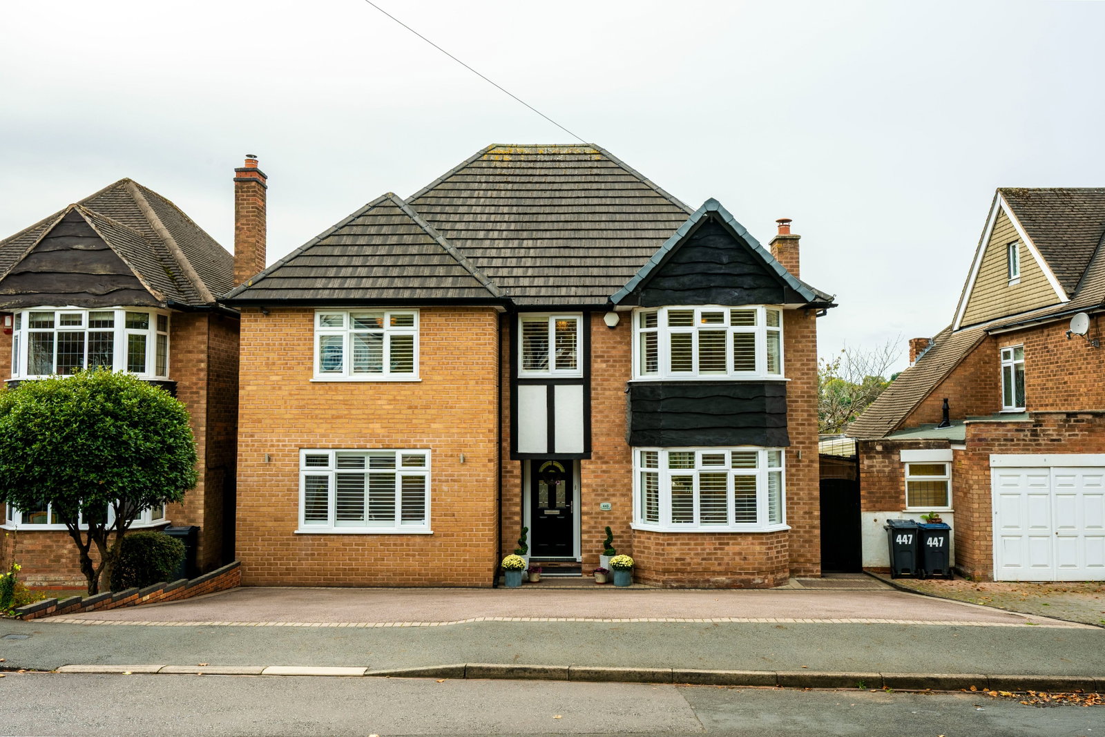 Detached House for sale in Sutton Coldfield, Lichfield Road, Four Oaks, B74 4DJ