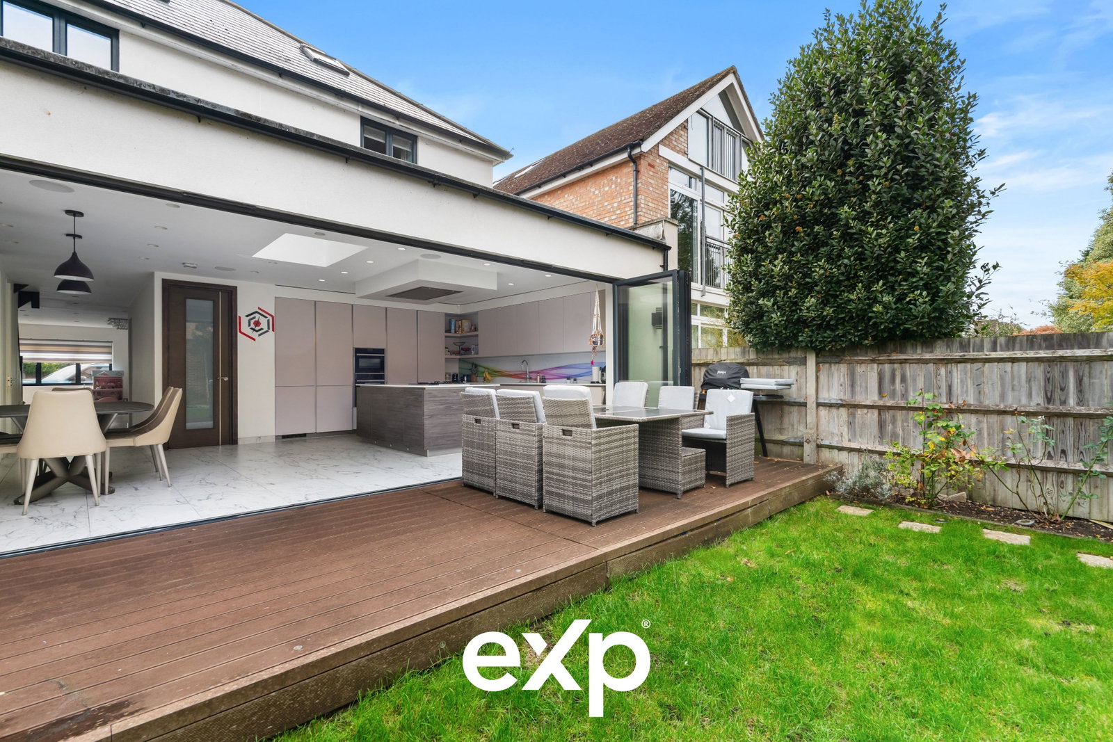 Detached House in Staines-upon-thames