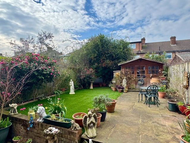 Semi Detached House in Enfield