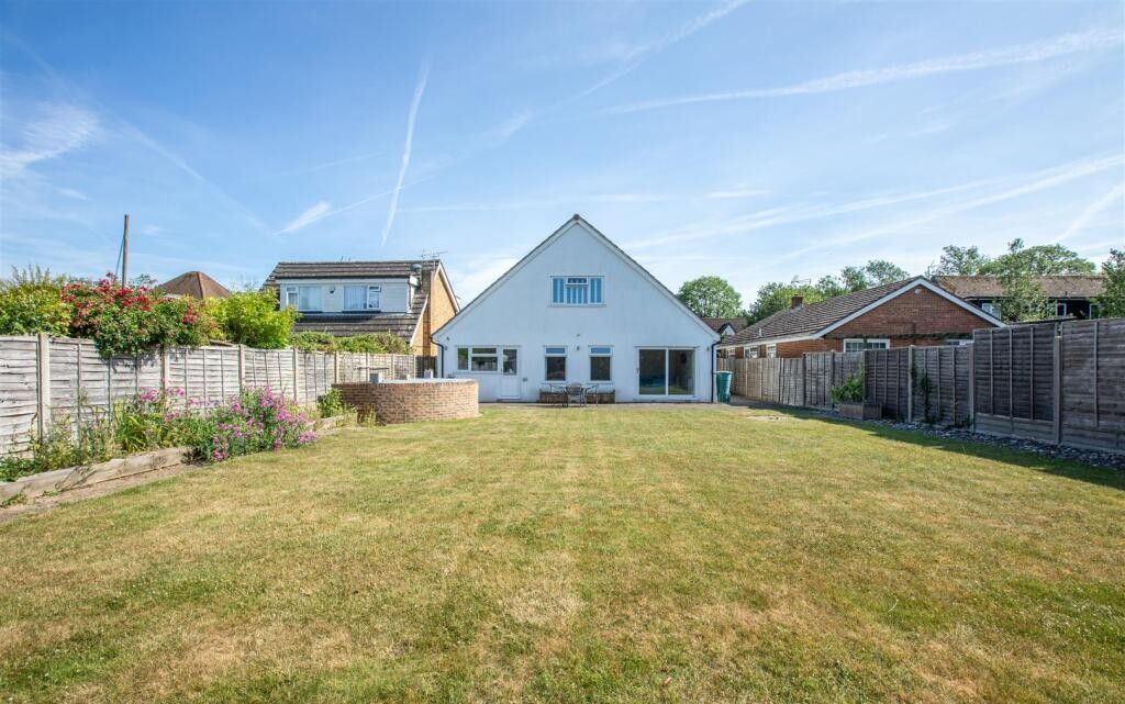 Detached House for sale in Sevenoaks, Rushetts Road, West Kingsdown, Sevenoaks, Kent, TN15, 2391 m²