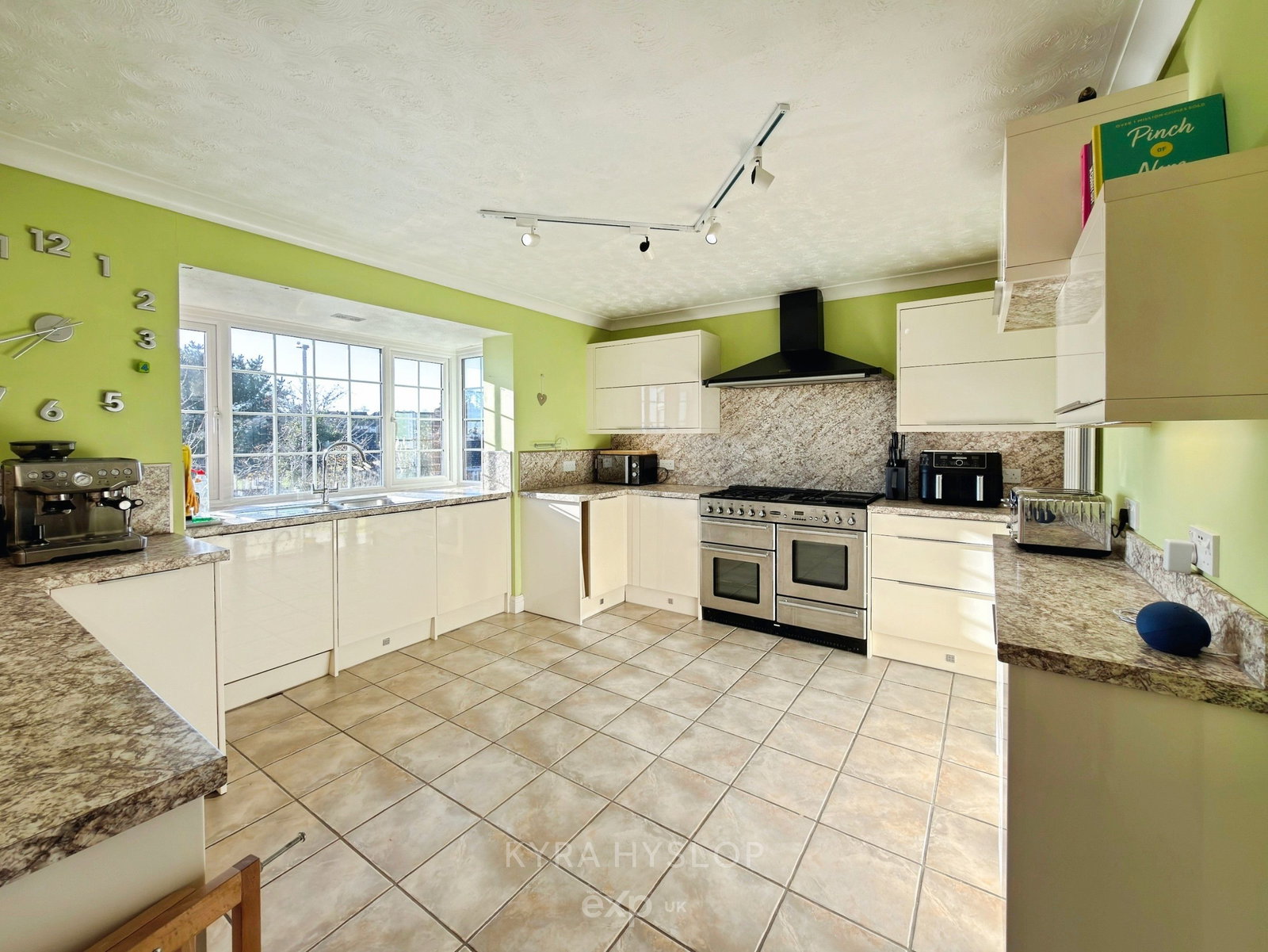 Detached House in Exeter