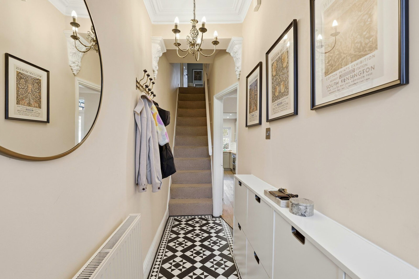 Terraced House in Sale