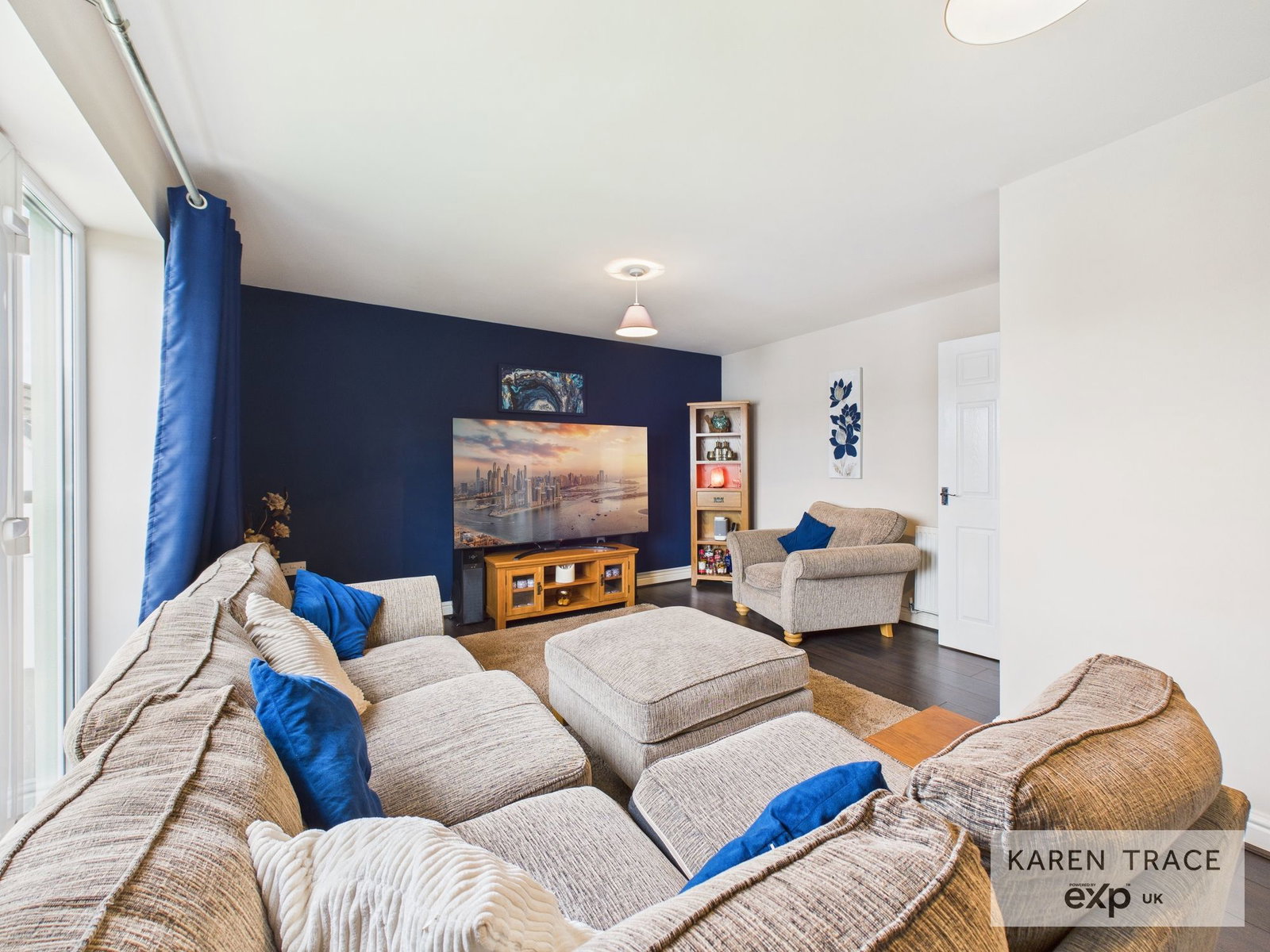 Semi Detached House in Par