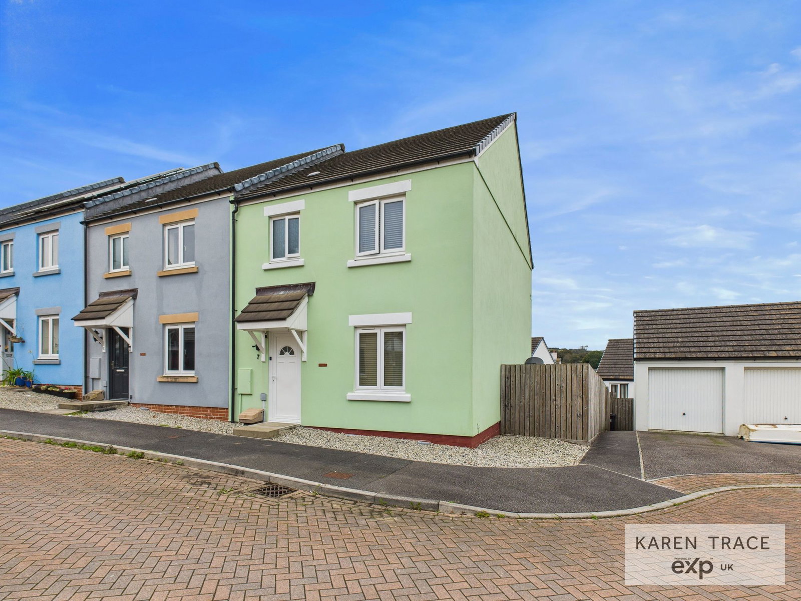 Semi Detached House in Par