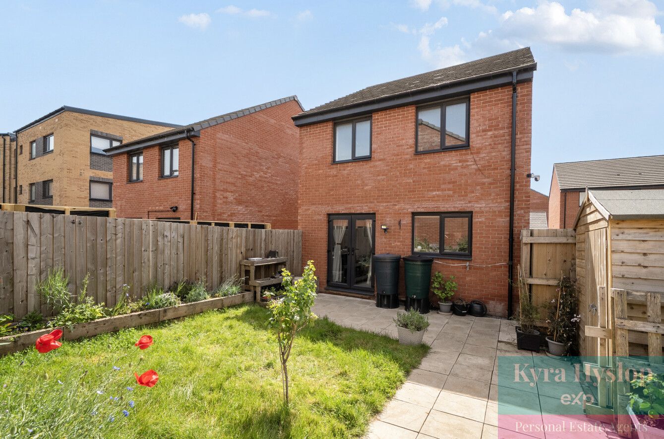 Detached House in Exeter