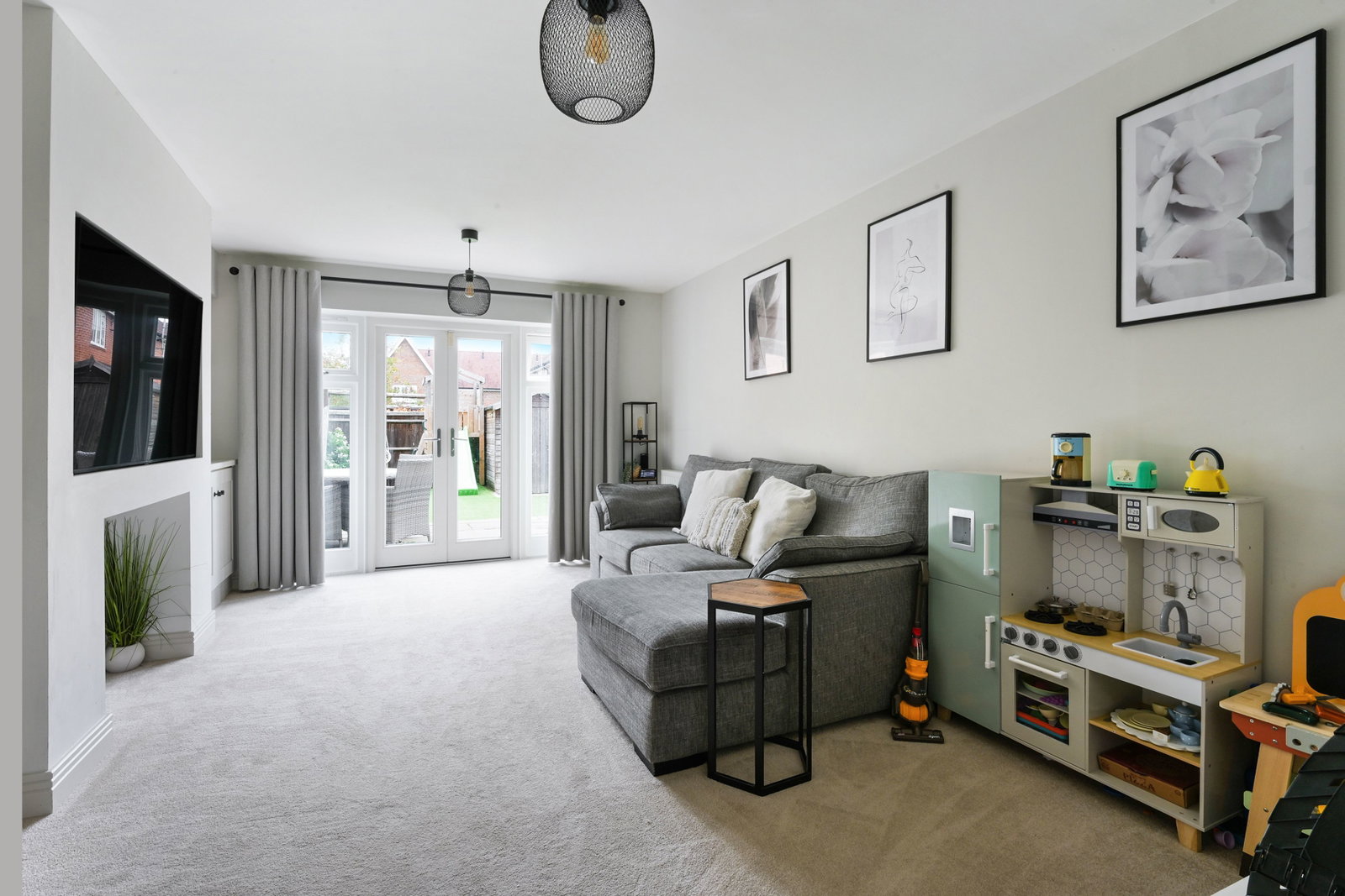 Semi Detached House in Horsham