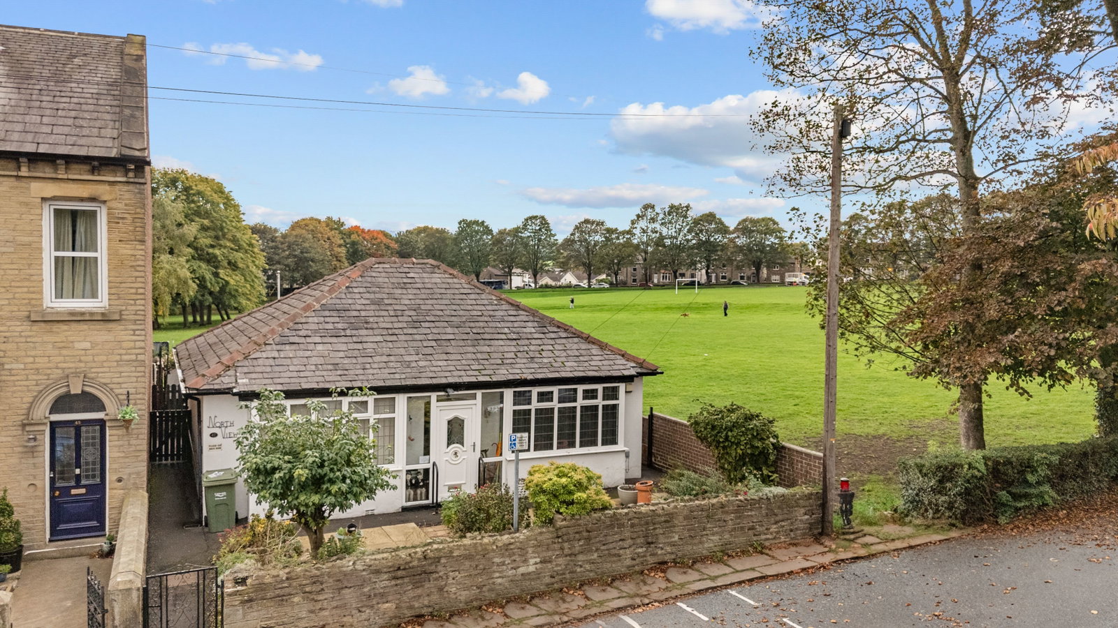 Bungalow in Brighouse