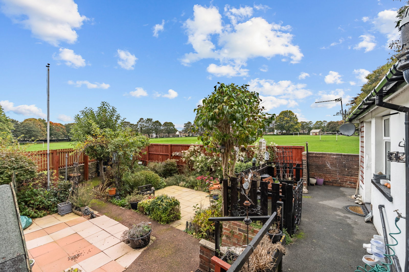 Bungalow in Brighouse