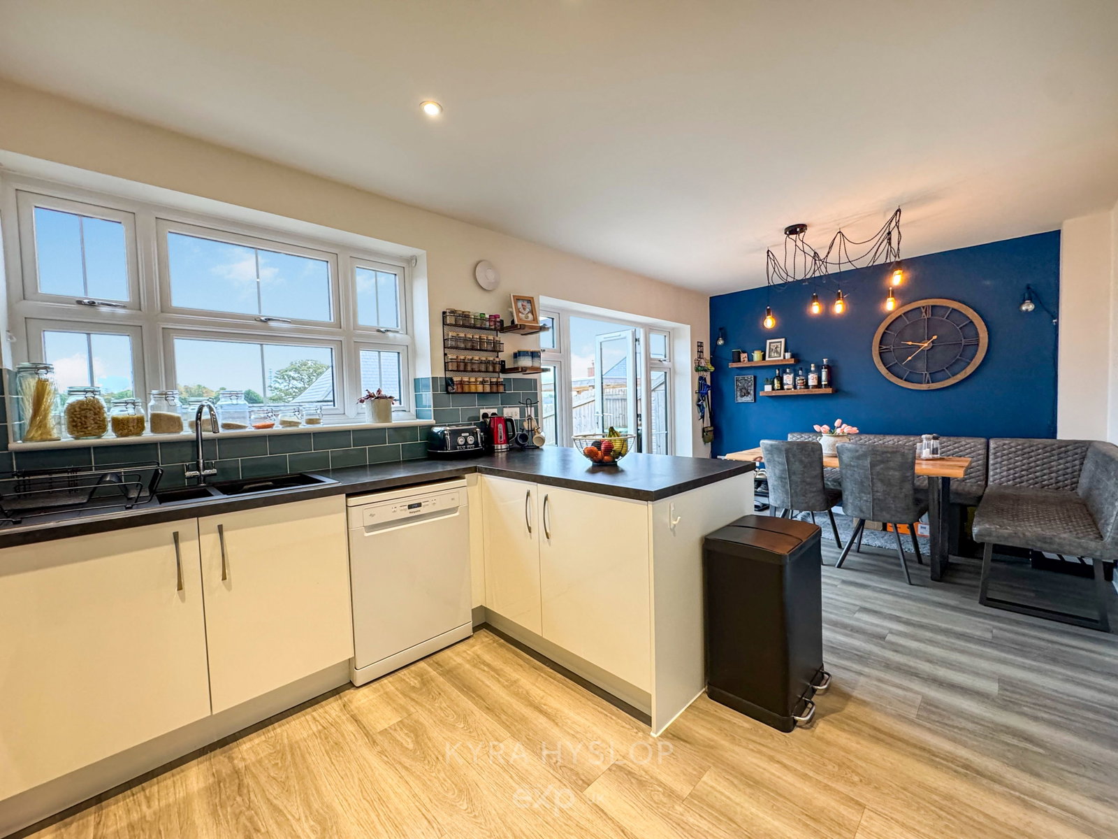 Semi Detached House in Exeter