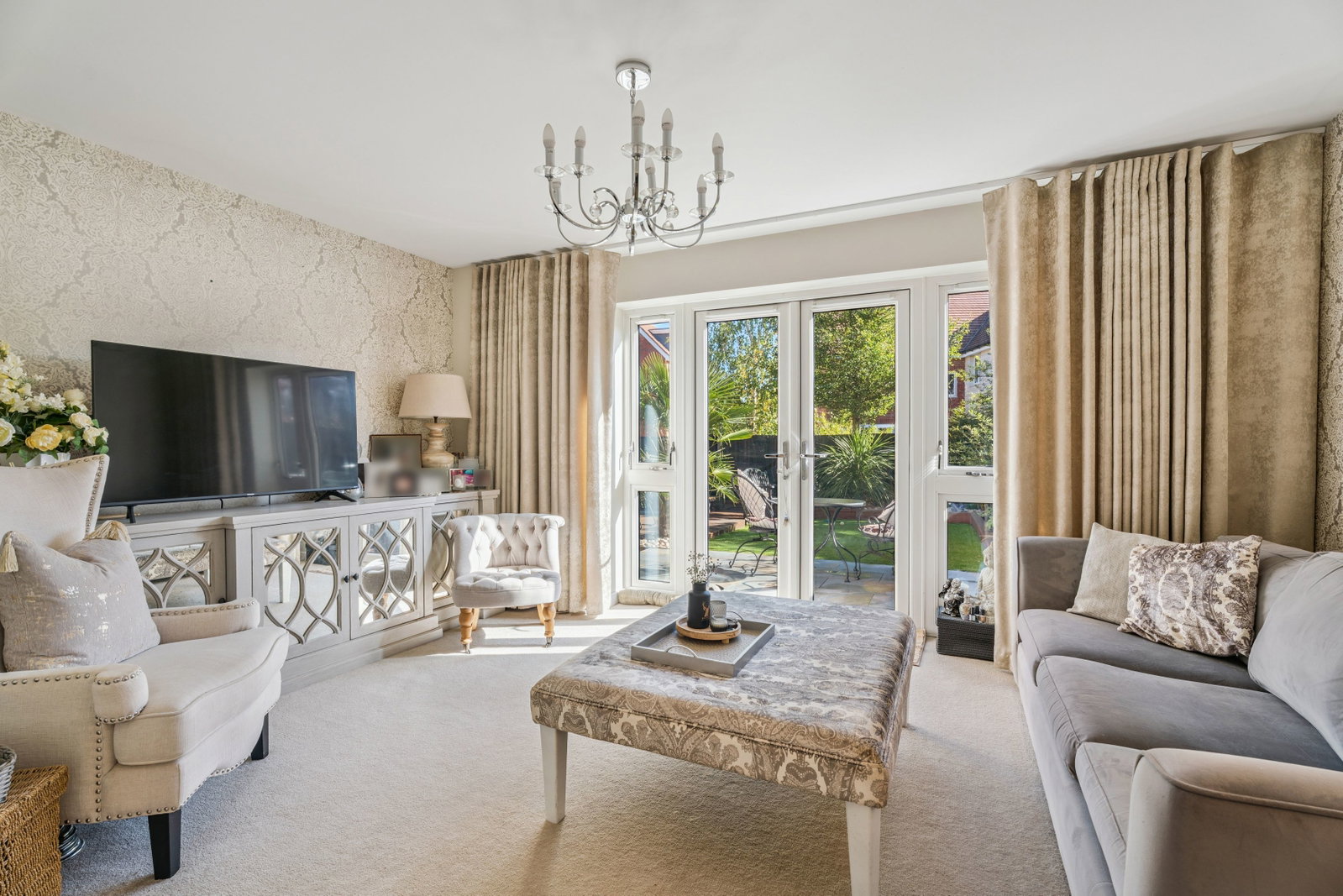 Semi Detached House in Aylesbury