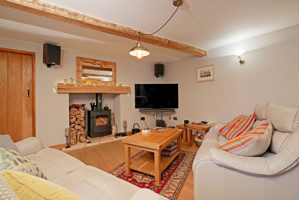 Semi Detached House for sale in Sheffield, High Street, Laughton, Sheffield S25