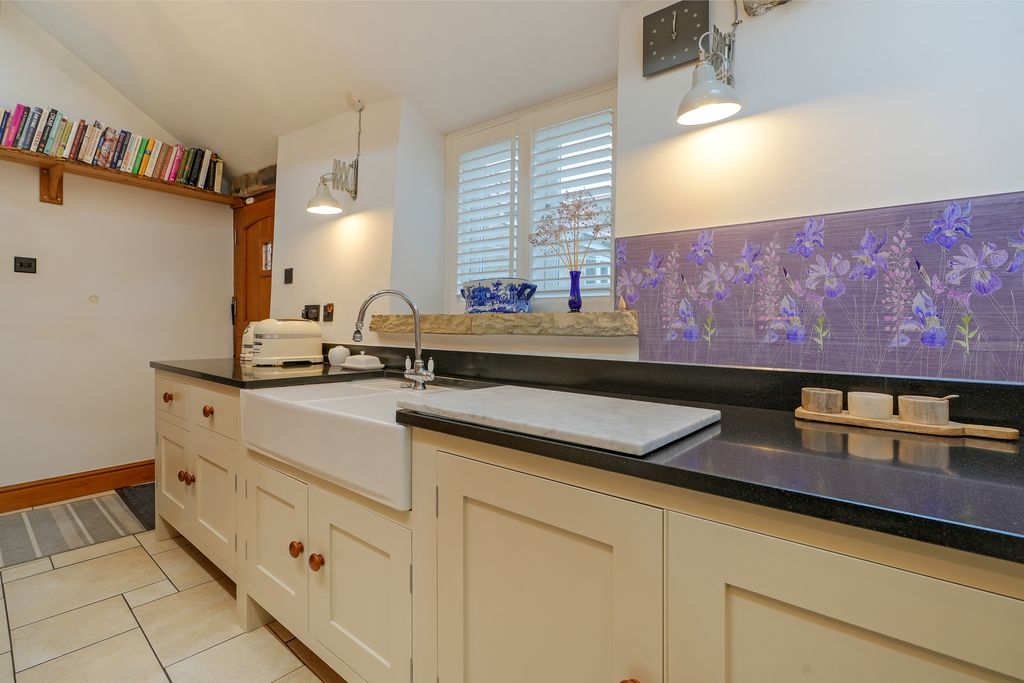 Semi Detached House for sale in Sheffield, High Street, Laughton, Sheffield S25
