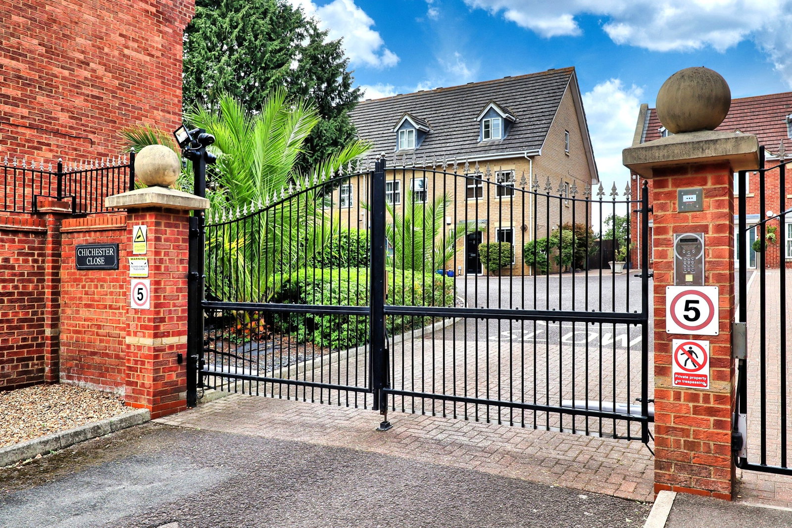 Town House for sale in Grays, Chichester Close, Chafford Hundred, Grays, RM16, 1191 m²