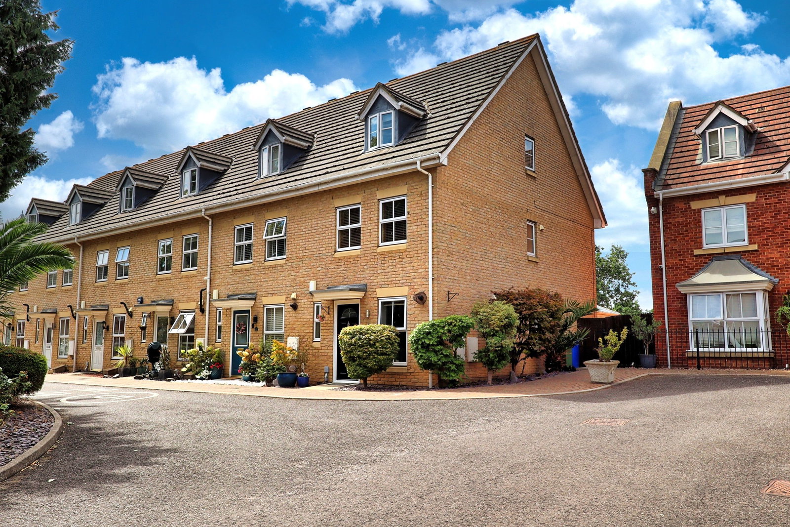 Town House for sale in Grays, Chichester Close, Chafford Hundred, Grays, RM16, 1191 m²