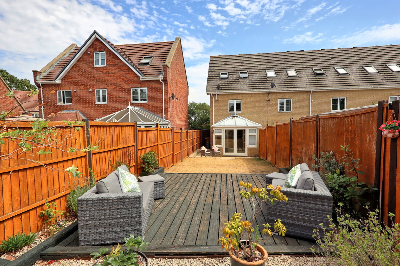 Town House for sale in Grays, Chichester Close, Chafford Hundred, Grays, RM16, 1191 m²