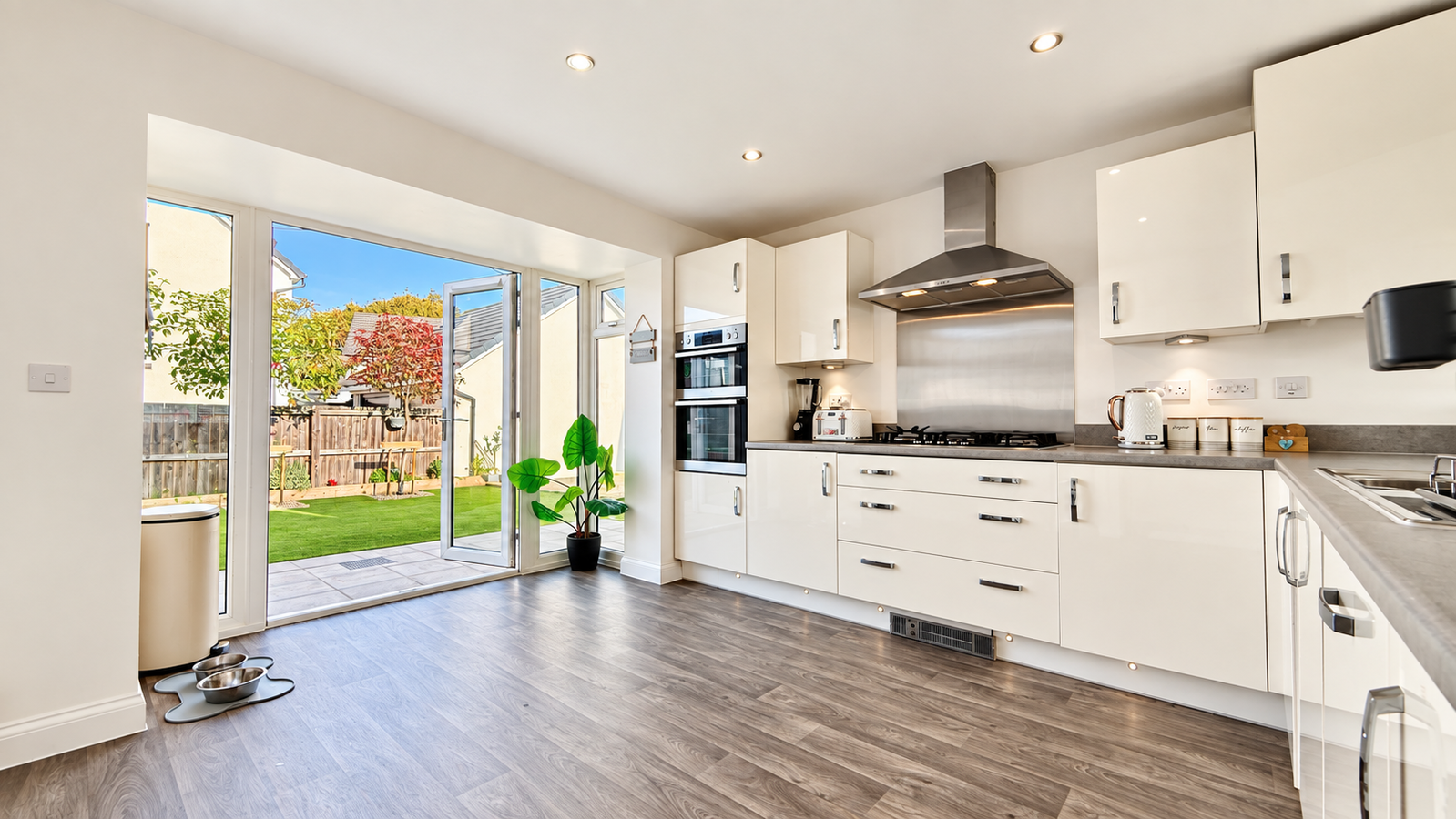 Detached House for sale in Tiverton, Sandy Place, Tiverton, EX16 4FN, 1625 m²