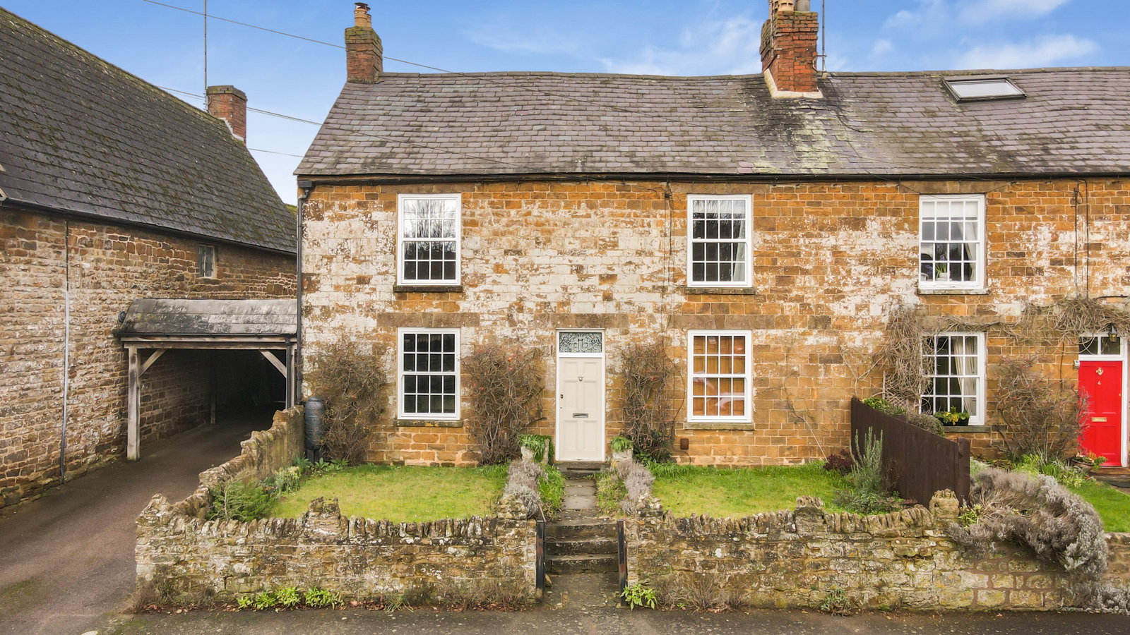 Cottage in Byfield