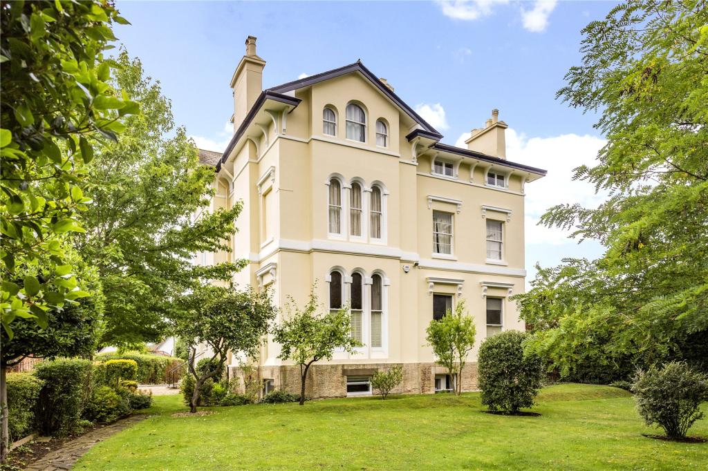 Apartment in Cheltenham