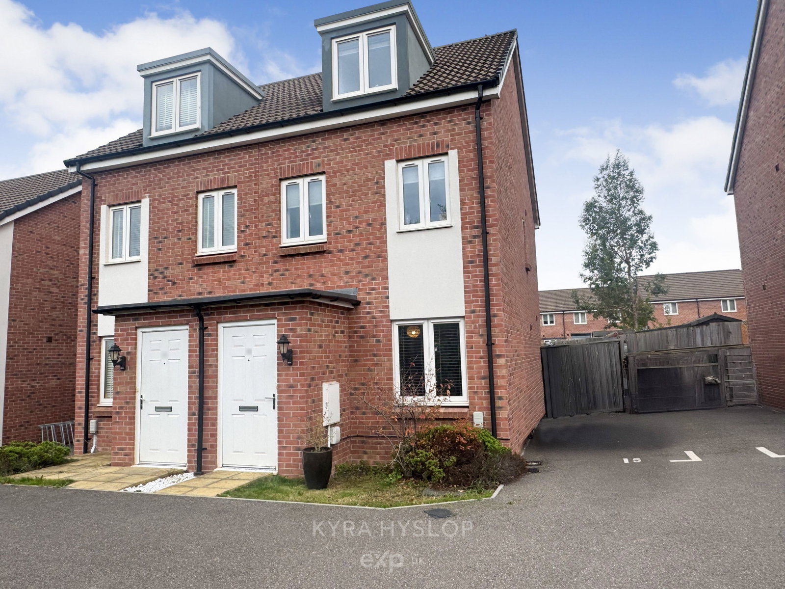 Semi Detached House in Exeter 