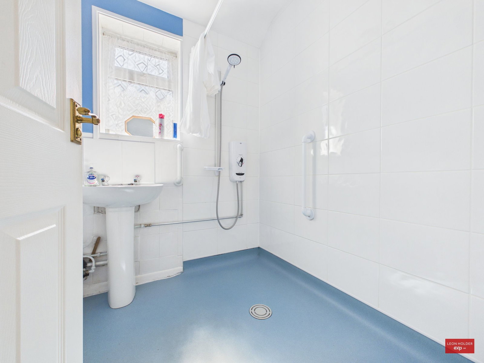 Semi Detached Bungalow in Gloucester