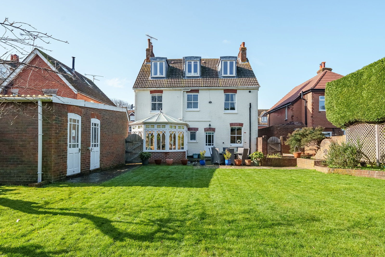 Detached House in Lingfield