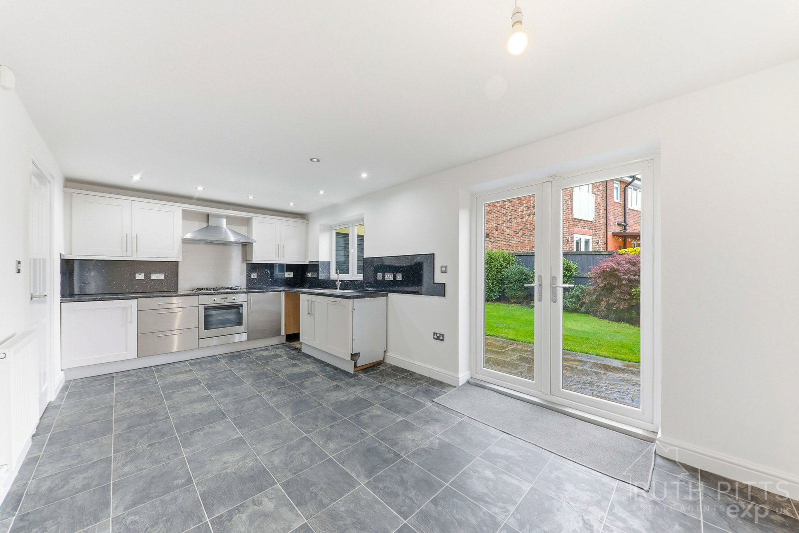Semi Detached House in Wakefield