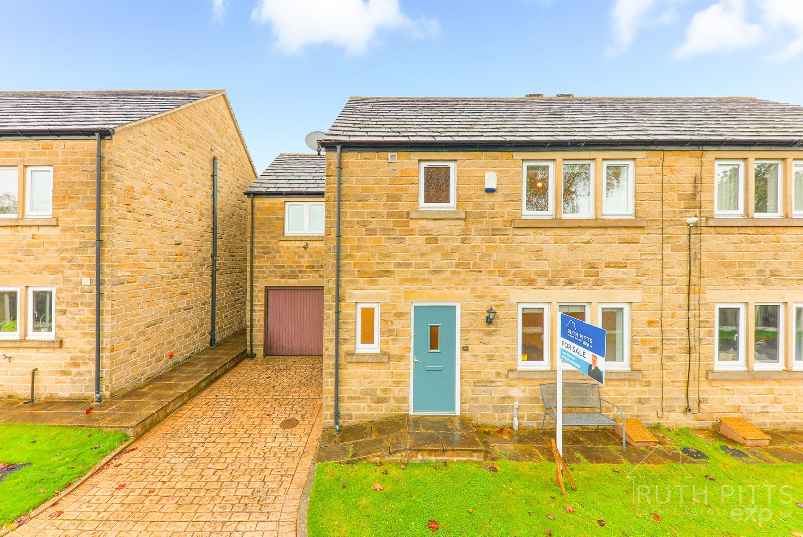 Semi Detached House in Wakefield
