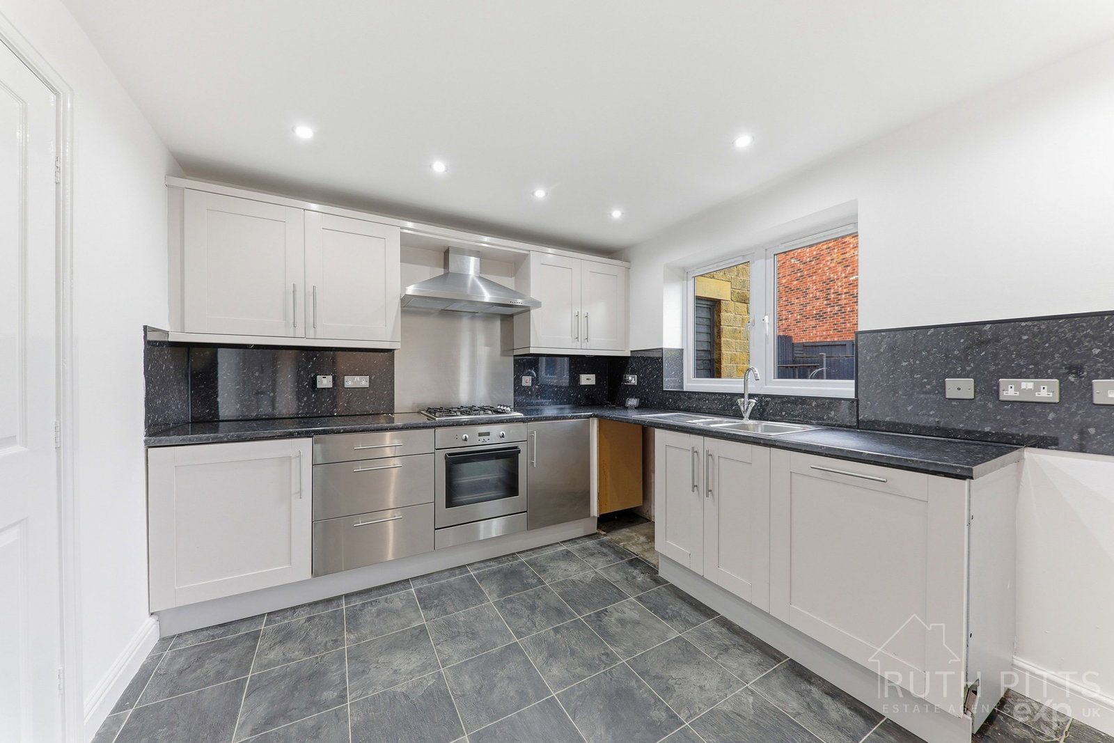 Semi Detached House in Wakefield