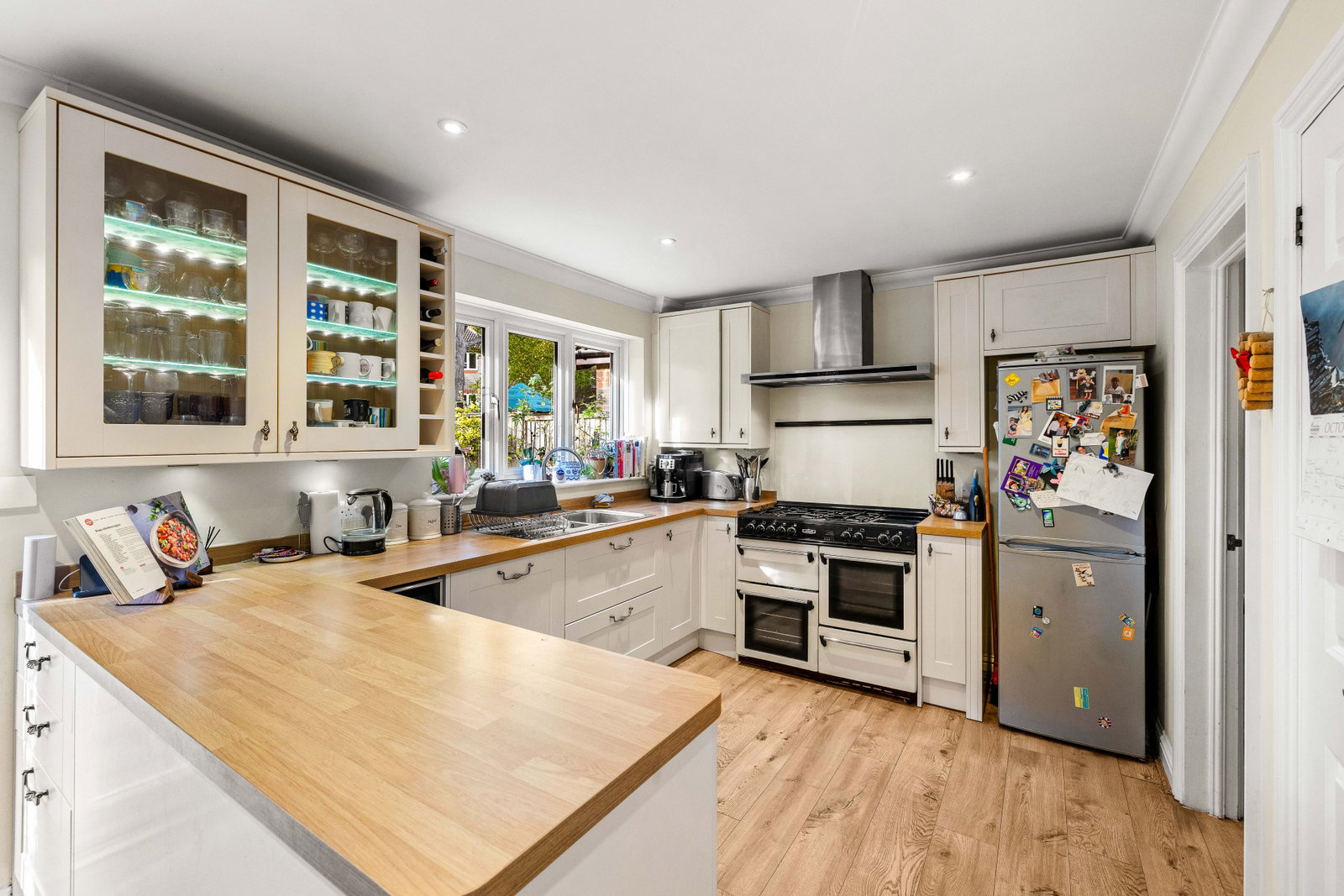 Detached House in Lingfield