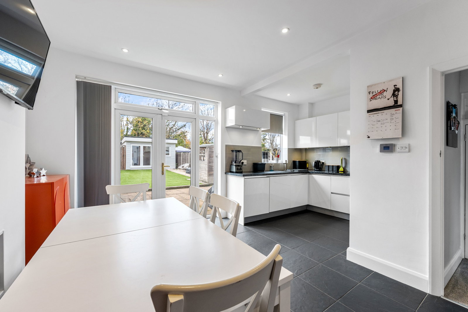End Of Terrace House for sale in Worcester Park, Stoneleigh Avenue, Worcester Park, Surrey, KT4 8XZ, 1143 m²