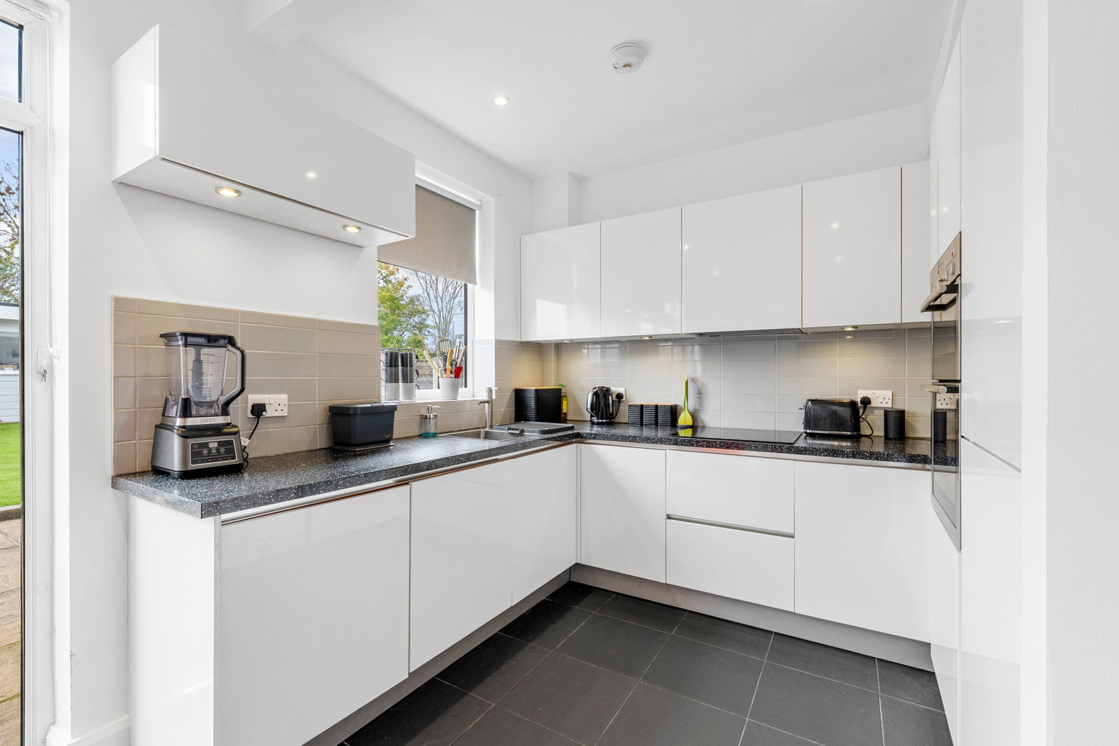 End Of Terrace House for sale in Worcester Park, Stoneleigh Avenue, Worcester Park, Surrey, KT4 8XZ, 1143 m²