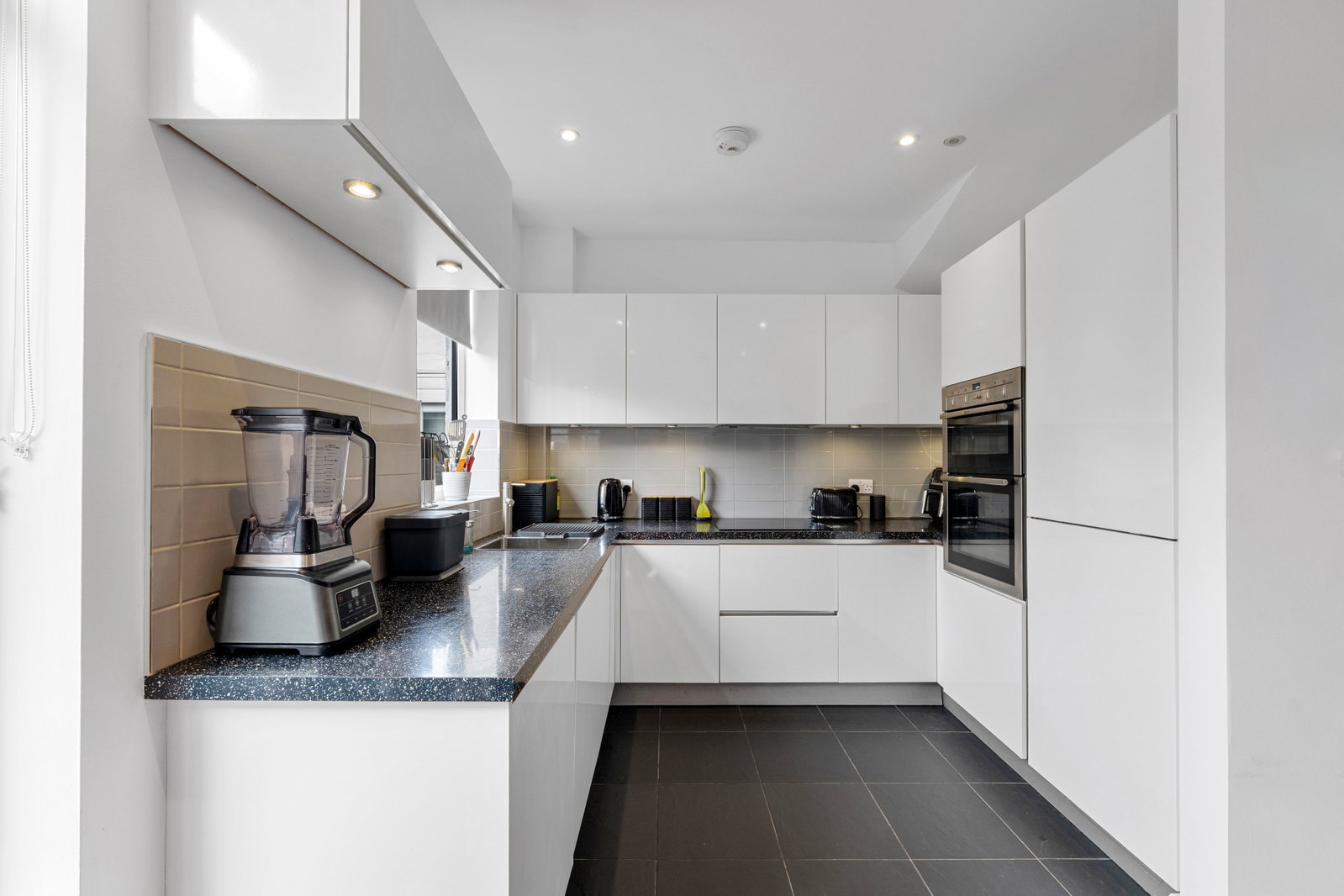 End Of Terrace House for sale in Worcester Park, Stoneleigh Avenue, Worcester Park, Surrey, KT4 8XZ, 1143 m²