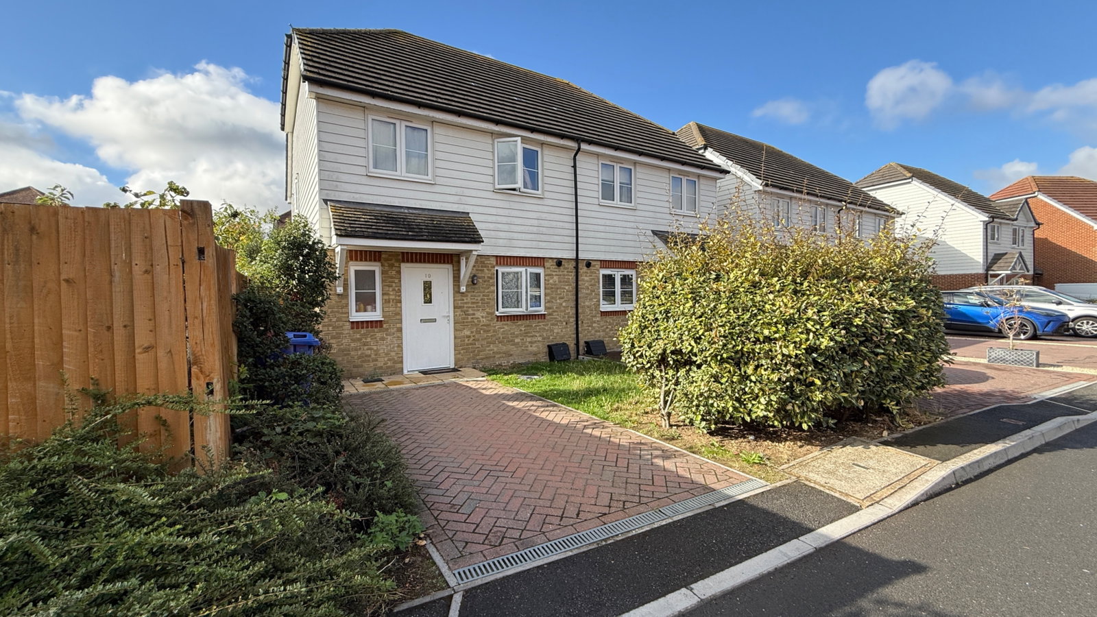 Semi Detached House for sale in Sittingbourne, Makin Drive, Sittingbourne, ME10 3FJ