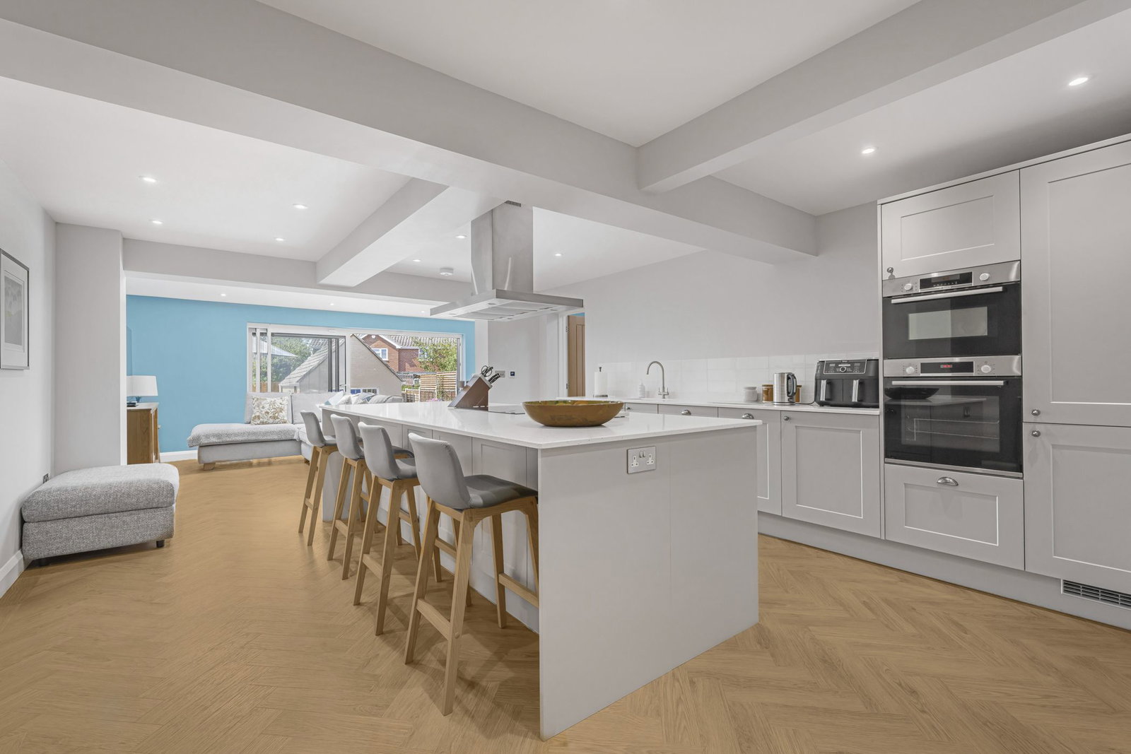 Semi Detached House in Cheltenham 3
