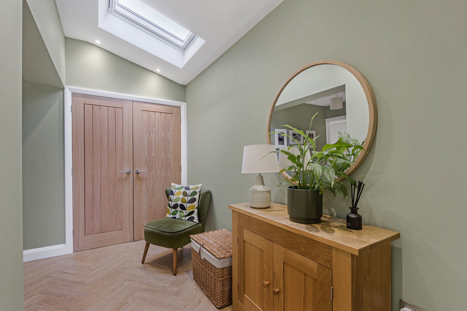 Semi Detached House for sale in Cheltenham, Blenheim Orchard, Shurdington, Cheltenham, GL51, 1559 m²