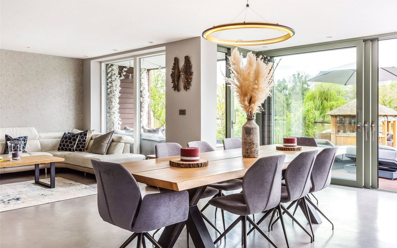 Detached House in Staines-upon-thames