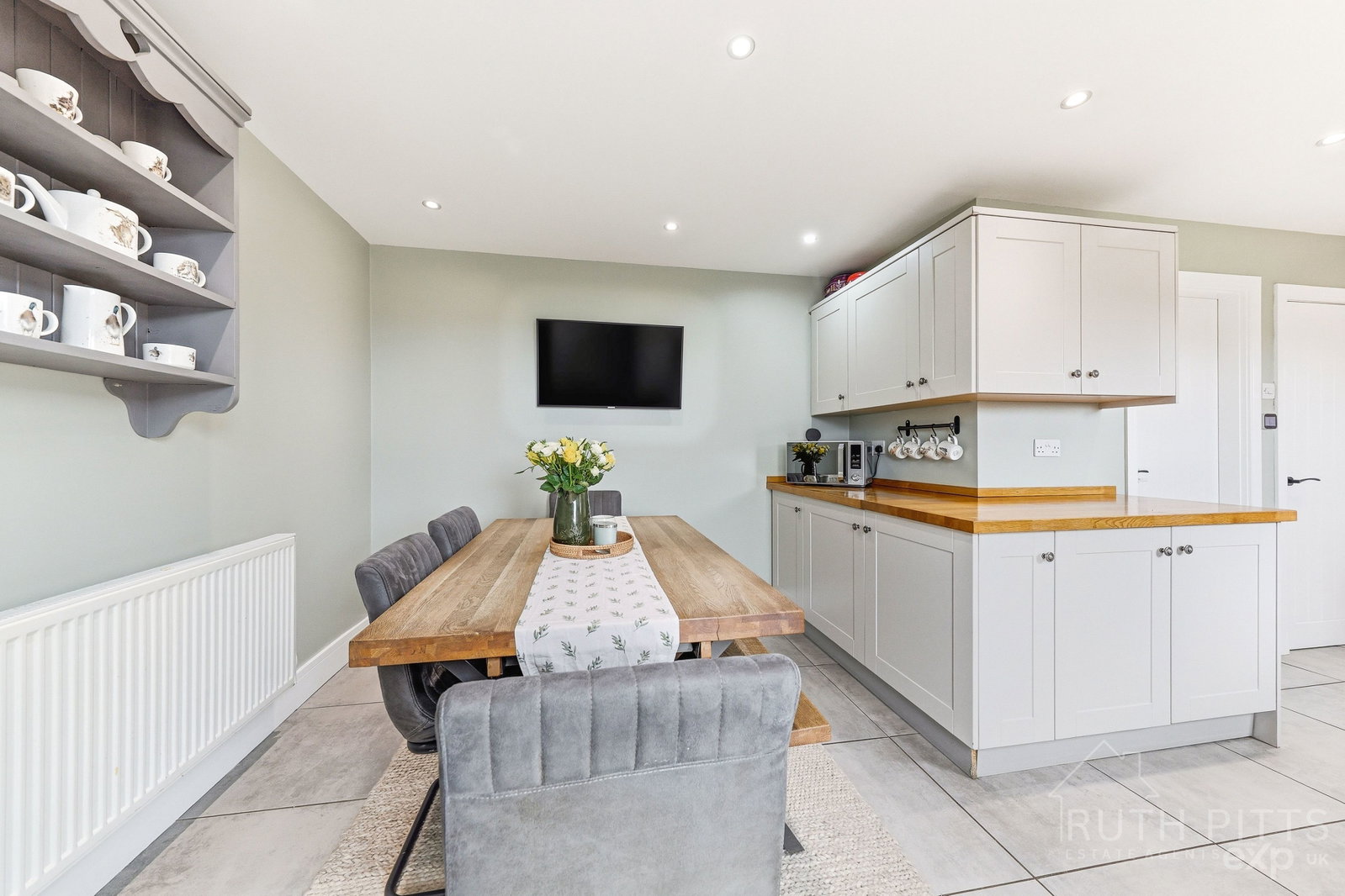 Semi Detached House in Pontefract