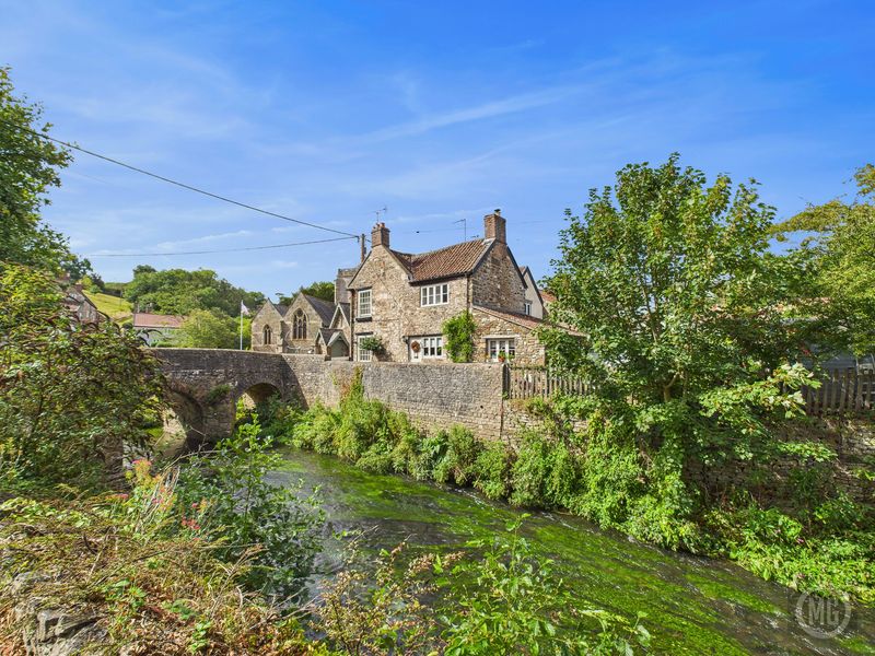 Semi Detached House in Bristol