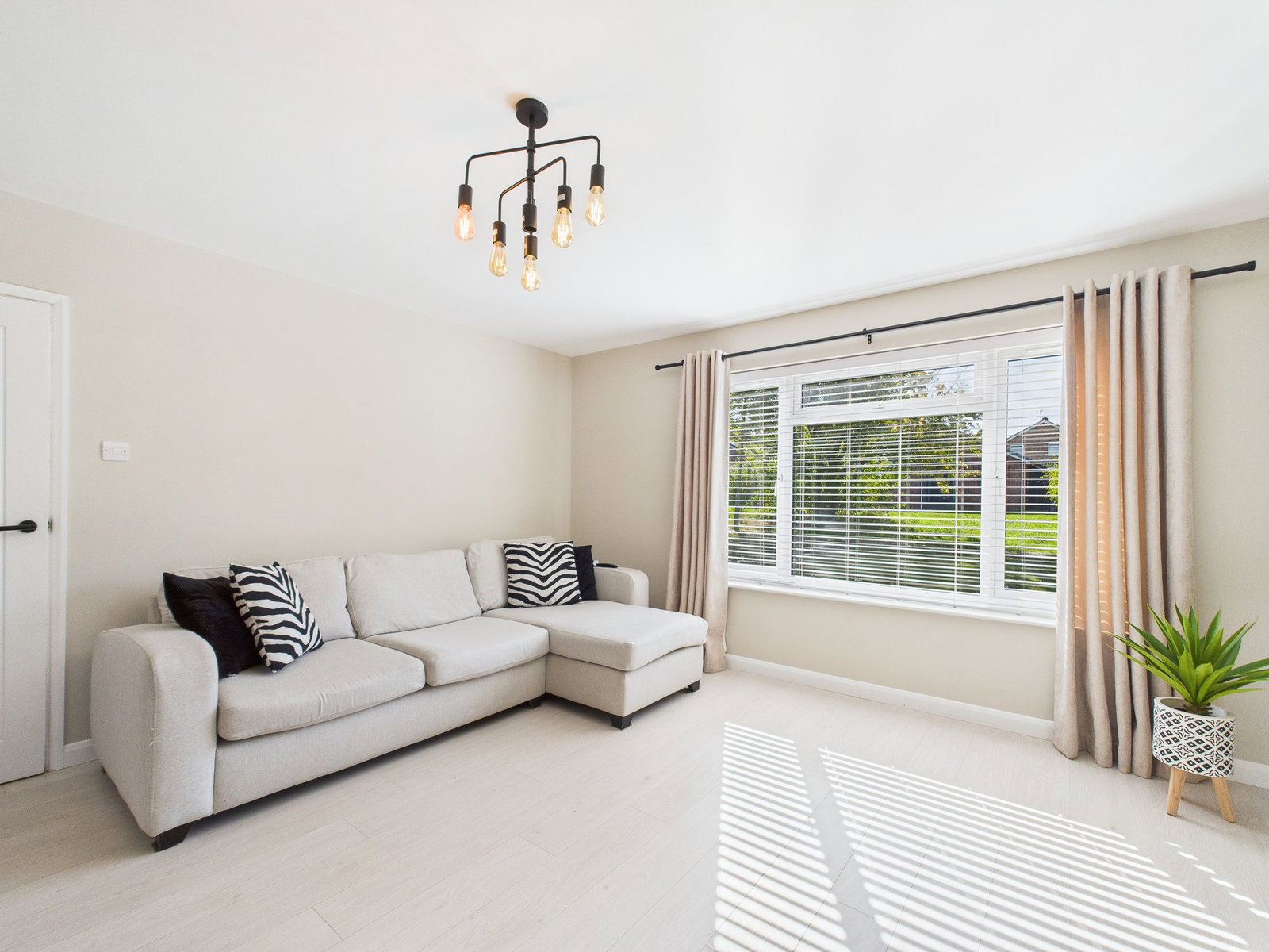 Detached House for sale in Bristol, Cranwell Grove, Bristol, BS14 9QR, 1076 m²