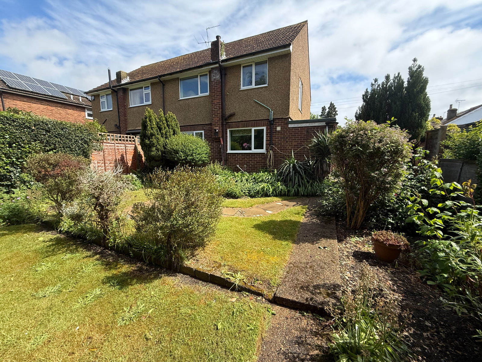 Semi Detached House for sale in Abbots Langley, Langley Road, Abbots Langley, WD5 0EJ, 1153 m²