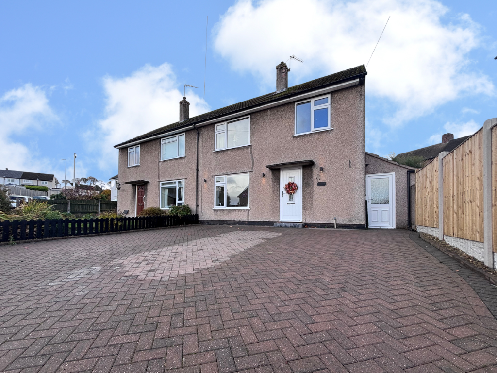 Semi Detached House in Brampton
