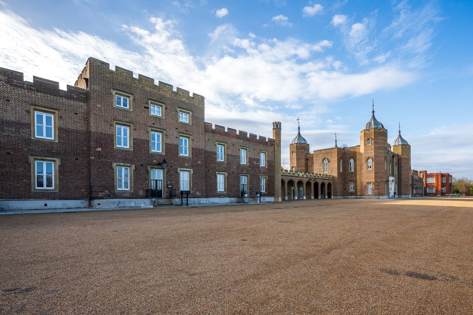 Flat for sale in London, Parade Ground Path, Woolwich, London SE18 4BT, 1521 m²