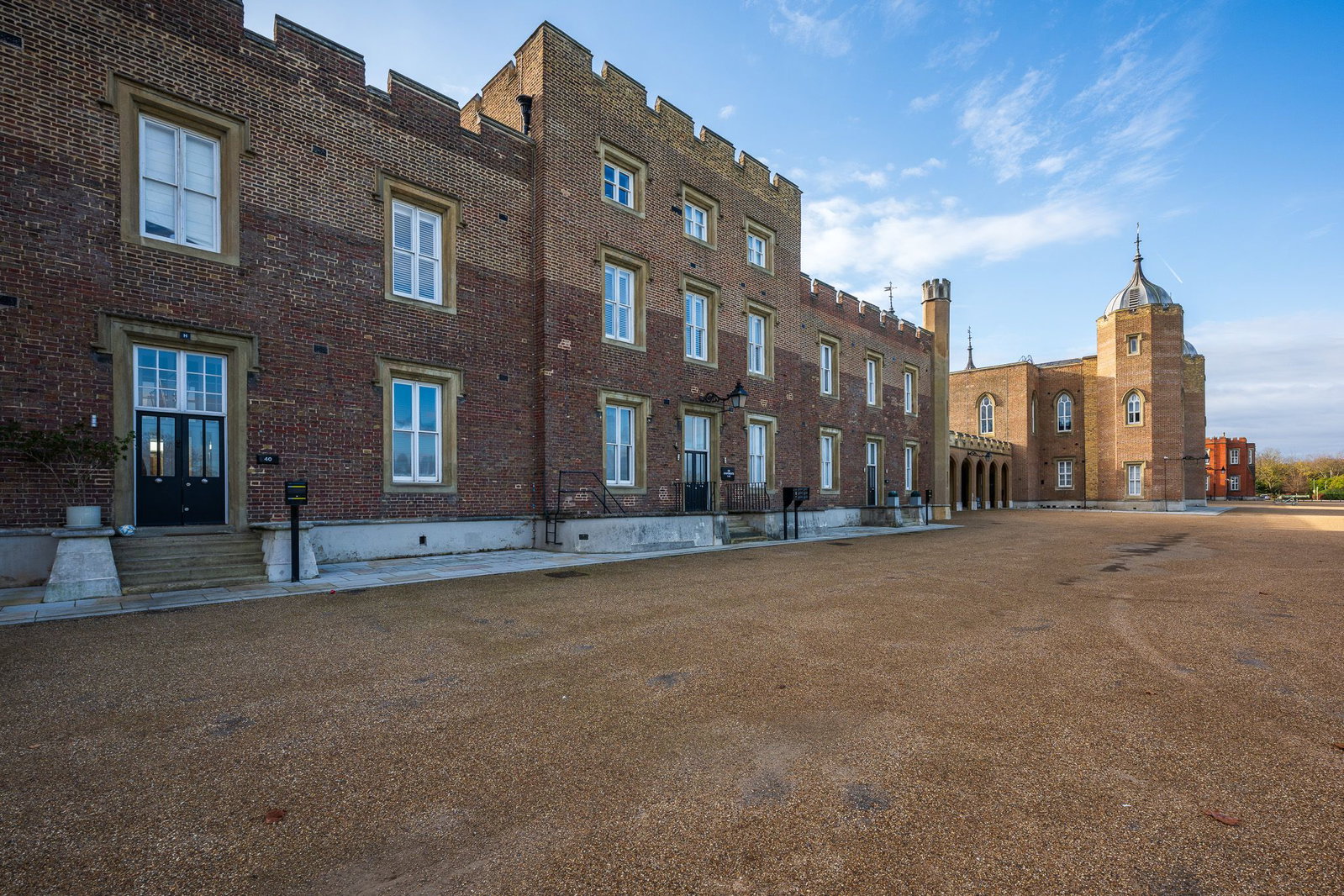 Flat for sale in London, Parade Ground Path, Woolwich, London SE18 4BT, 1521 m²