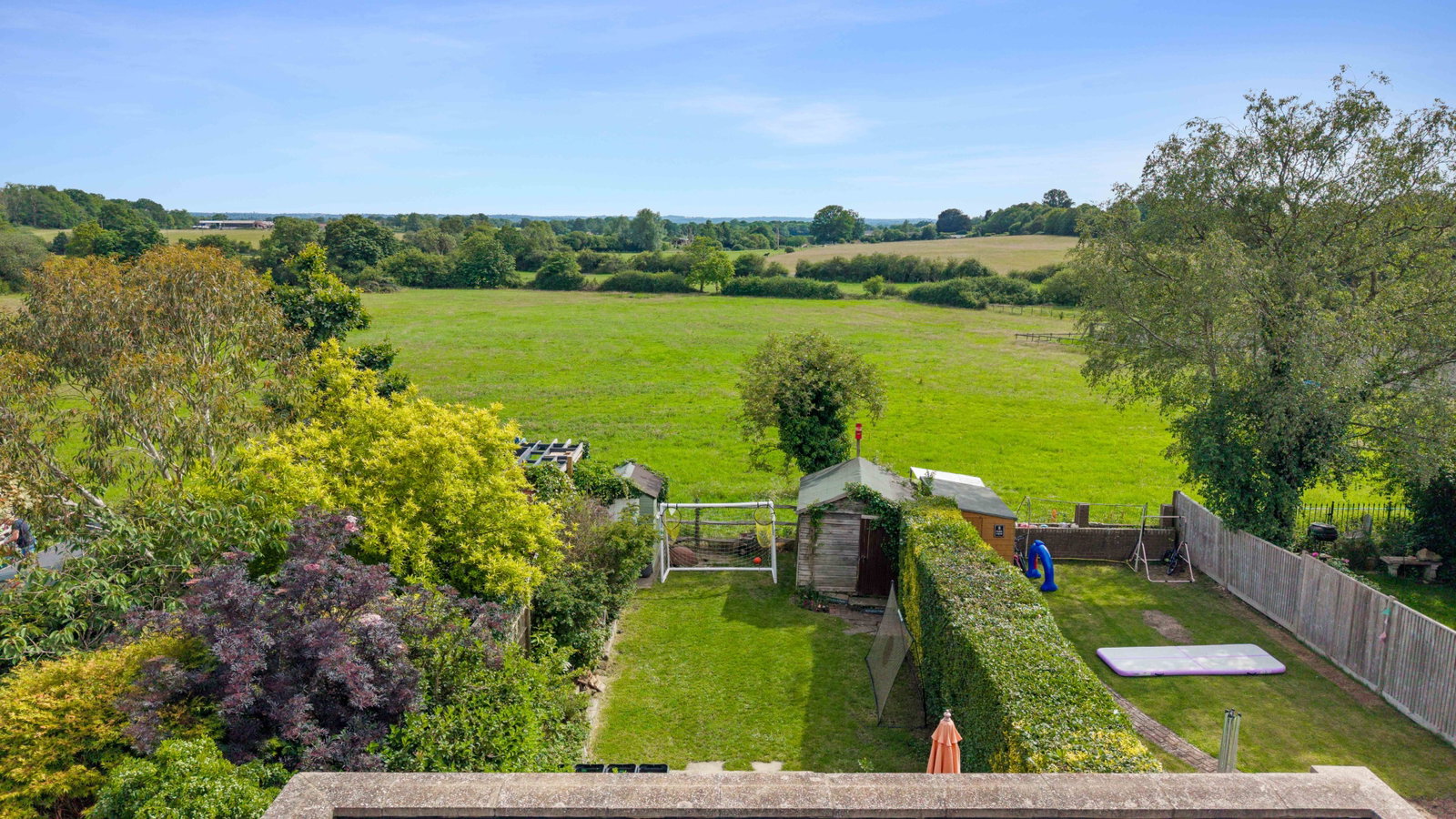 Semi Detached House in Oxted